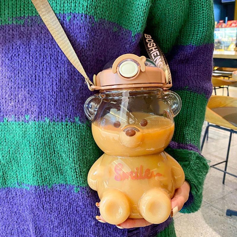 Пластиковая бутылка для воды Kawaii Bear с соломенным портативным ремешком, милые детские бутылочки для девочек, летняя большая вместительная чашка для чая с молочными пузырьками ZH