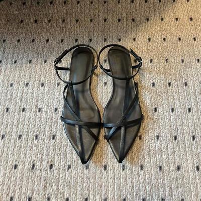 Темпераментные сандалии с острым носком на плоской подошве женские выходят с сандалиями