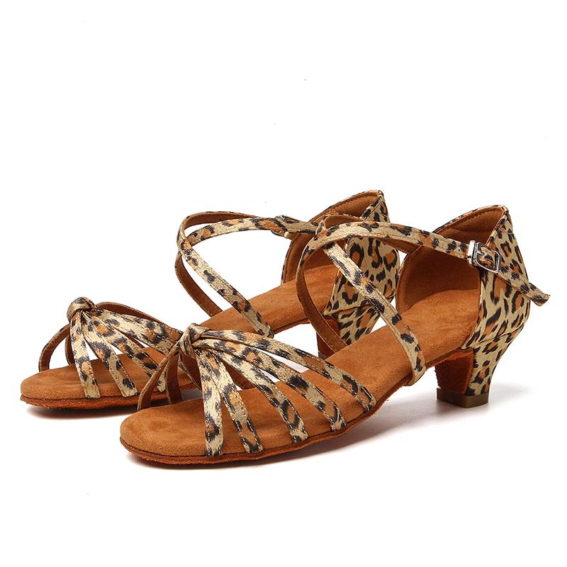 Женская обувь для латиноамериканских танцев для детей, мягкая подошва, обувь для бальных танцев, обувь для сальсы и чачи, каблук 4 см