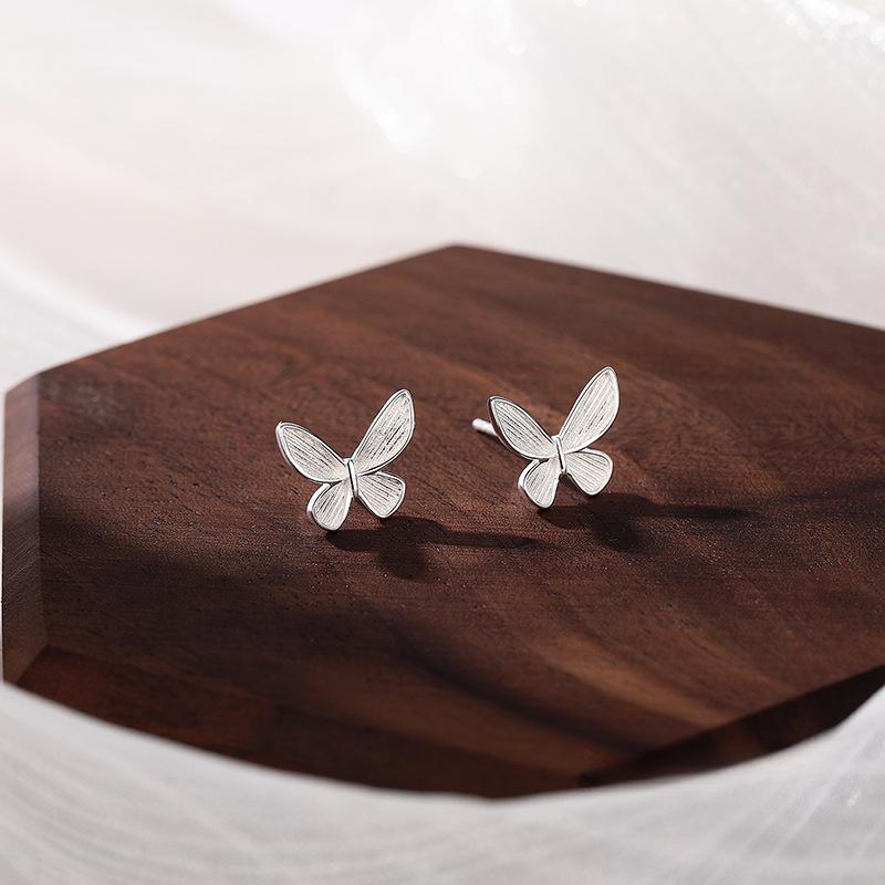 Простые серьги-бабочки для женщин с милым, сладким девичьим темпераментом и небольшими индивидуальными серьгами