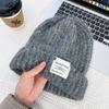 Шапки из овечьей шерсти Женские шерстяные шапки Вязаные шапки Осень и зима Универсальная защита ушей Шапки-пуловеры для мужчин и женщин Модные