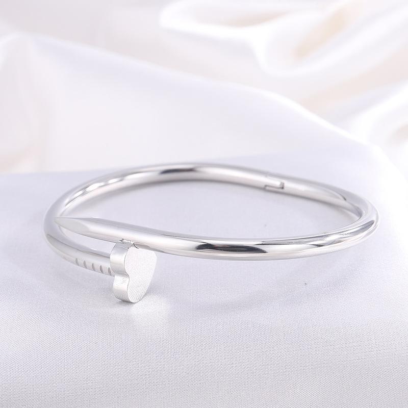 1Pcs Silver Love Bracelet Stainless Steel Heart-shaped Bracelet Women Advanced and Non Fading Titanium Steel Jewelry
