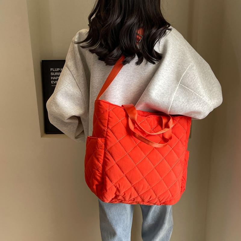 Сумка большой вместимости женская 2025 зима новая корейская версия студенческая сумка через плечо и мессенджер для занятий портативная сумка-тоут
