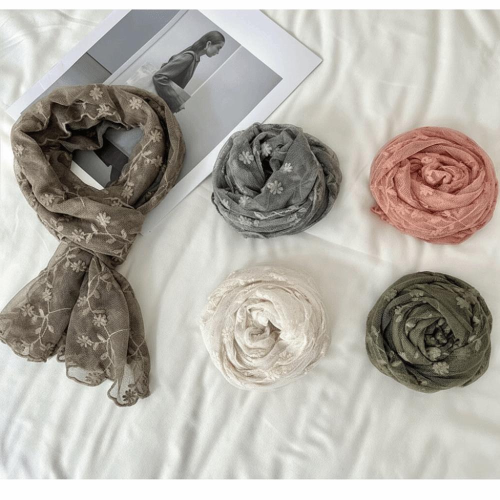 Long Sunscreen Lace Shawl Versatile Female Headscarf Elegant Neck Protection Scarf