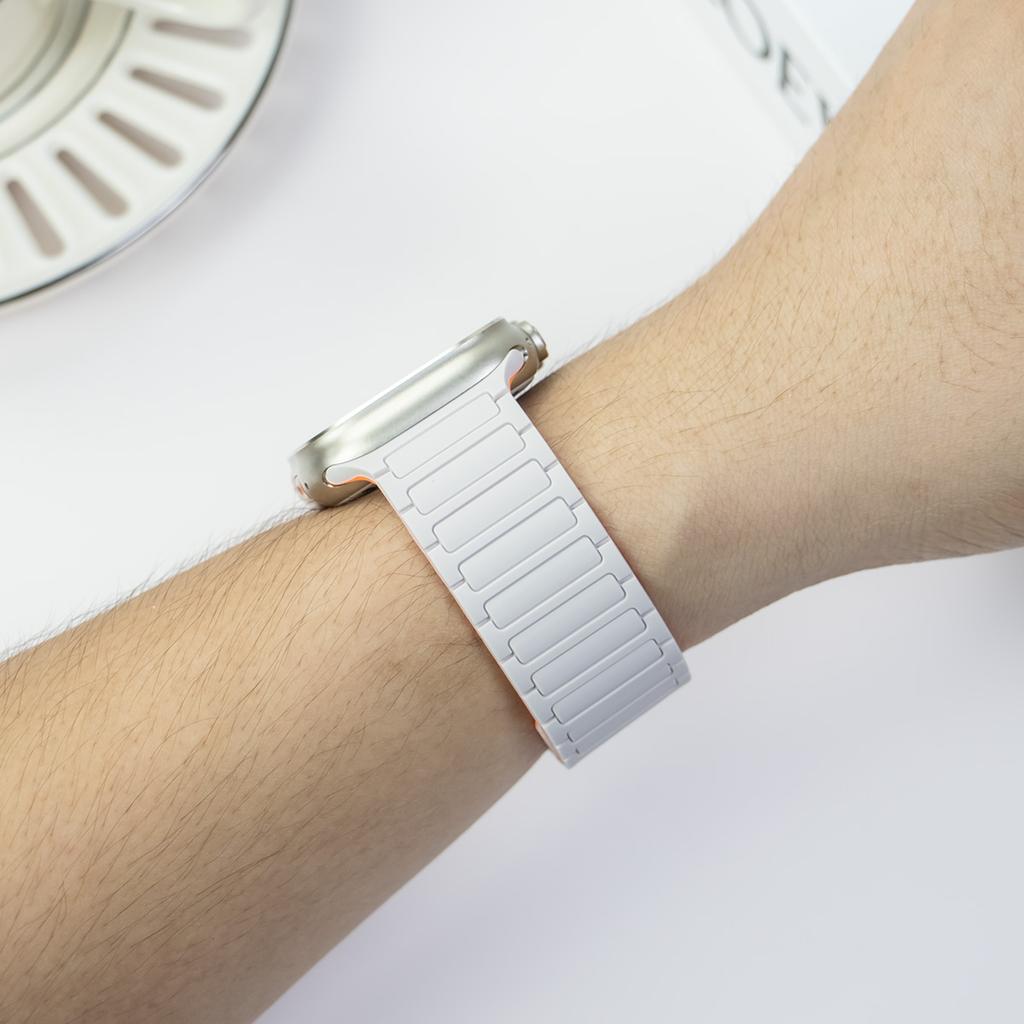 Magnetic Sports Band for Apple Watch Ultra 2 49mm 45mm 44mm 42mm 38 40 41mm Silicone Strap for IWatch Series Ultra 2 9 8 7 6 5 4