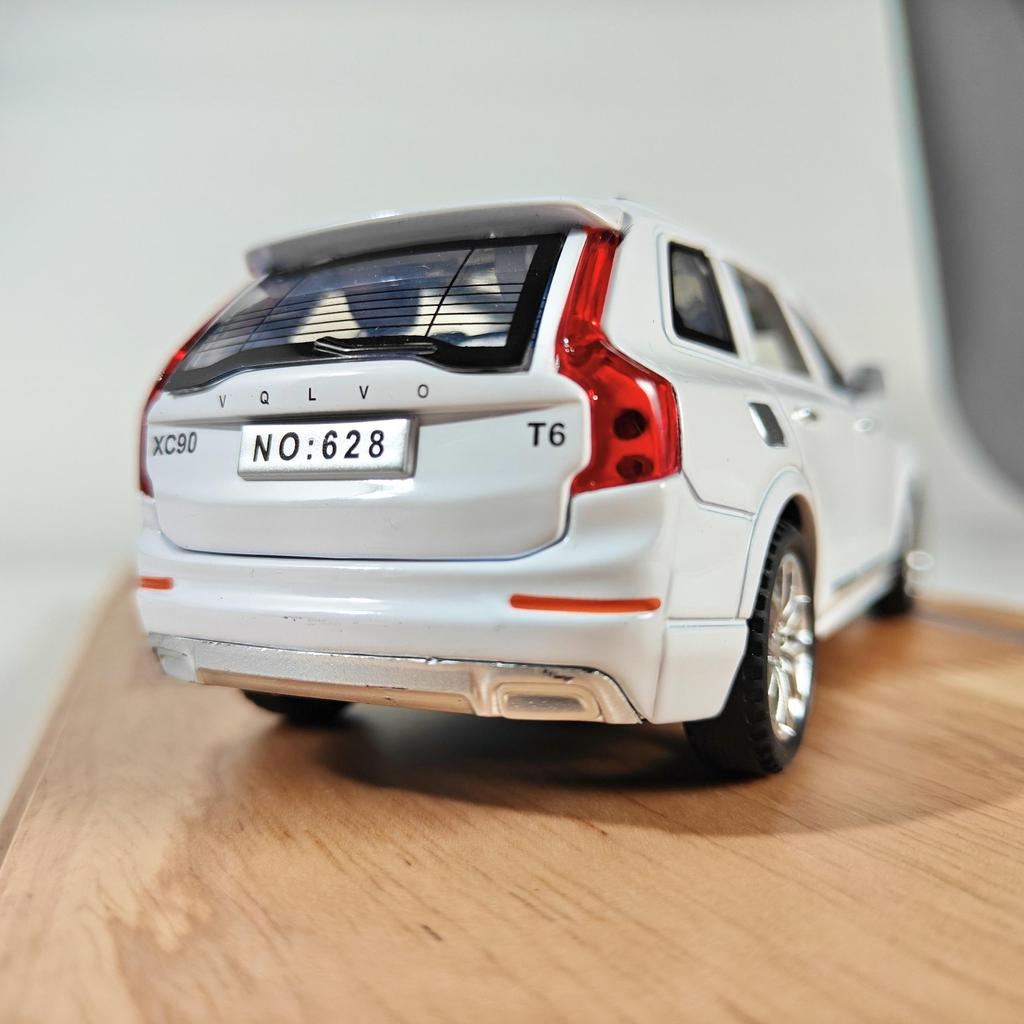 Simulation 1:32 Volvo XC90 SUV Alloy Diecast Metal Model Sound & Light Toy Car Central Control Ornaments Display Present For Boy