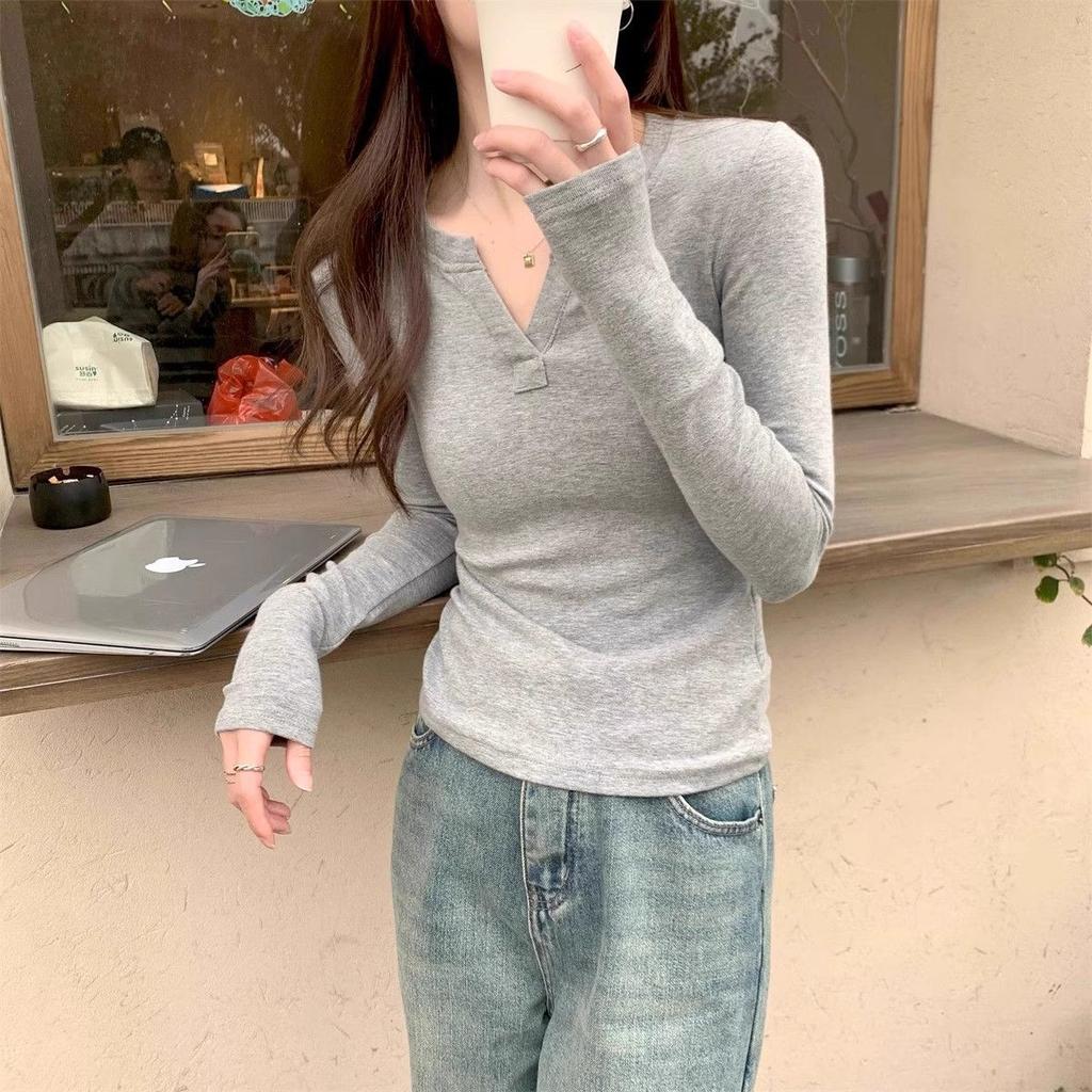 Корейская серая футболка с V-образным вырезом и длинными рукавами для женщин. Весенний новый стиль для похудения спереди и снаружи для женщин.