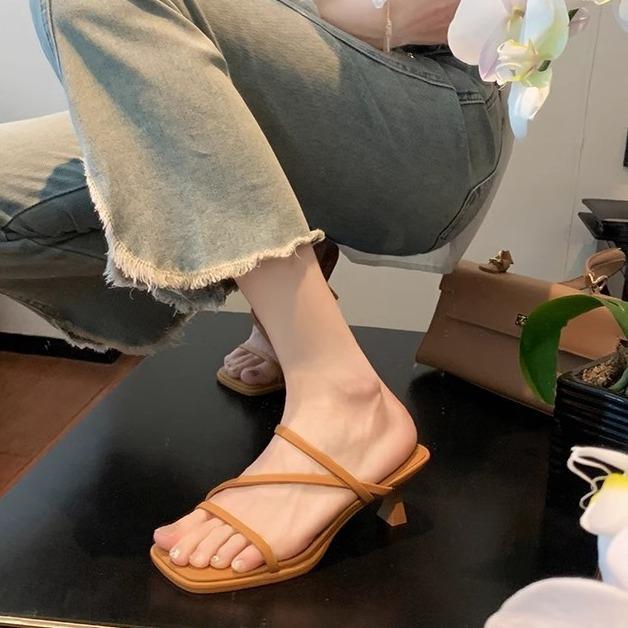 Версия из овчины французские тонкие ремешки квадратный носок тонкий высокий каблук крутые шлепанцы женские летние новинки фея ветер открытый носок римские сандалии женские