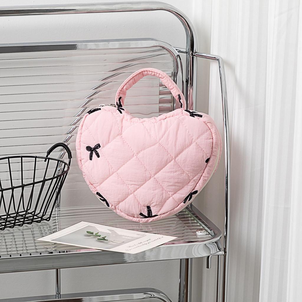 Floral Woman Travel Makeup Bag With Large Capacity And Quilted Design For Home Storage