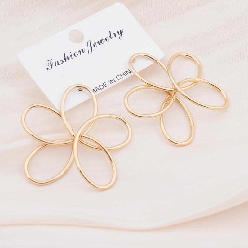 Hollow Out Metal Big Flower Drop Earrings for Women Simple Exaggerate Vintage Party Dangle Earrings Golden Silver Jewelry