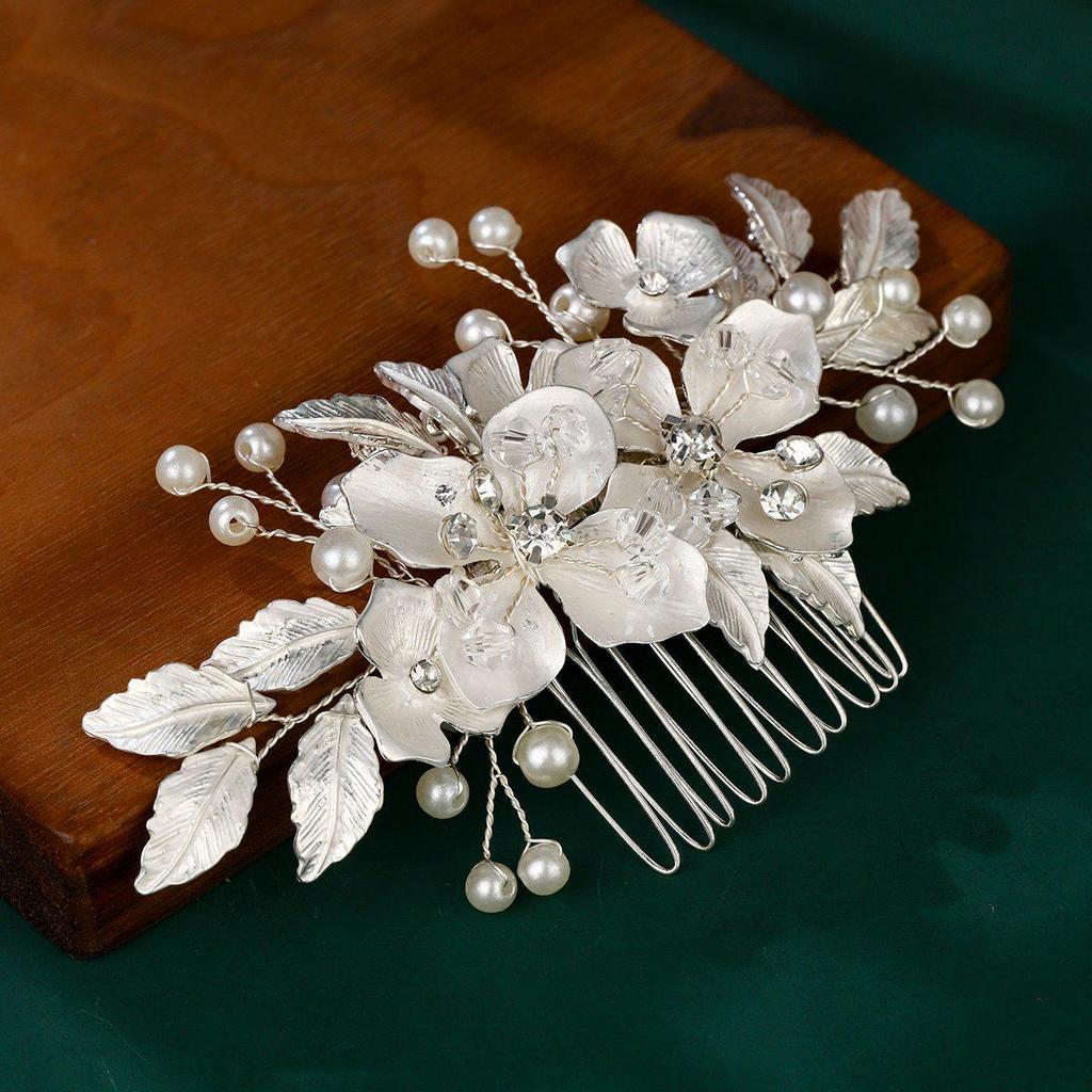 Сделанный вручную свадебный гребень для волос с цветком из жемчуга и страз и листьями
