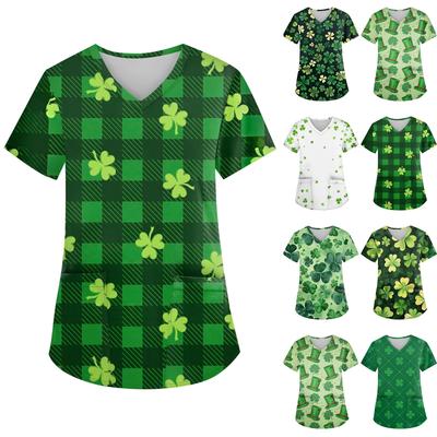 Женский топ с V-образным вырезом, принтом ко Дню святого Патрика, короткими рукавами, карманом и боковыми разрезами