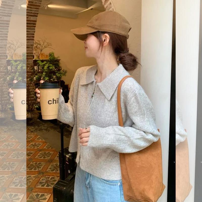 Французский гусино-желтый женский вязаный кардиган с воротником поло на двойной молнии - Осенняя коллекция 2025.