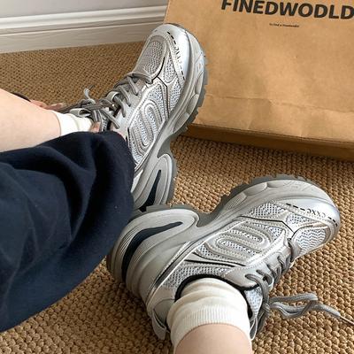 Ретро стиль Гонконга показывает маленькие ножки, ретро платформа папины кроссовки женские 2025 новая весна легкие студенческие спортивные туфли