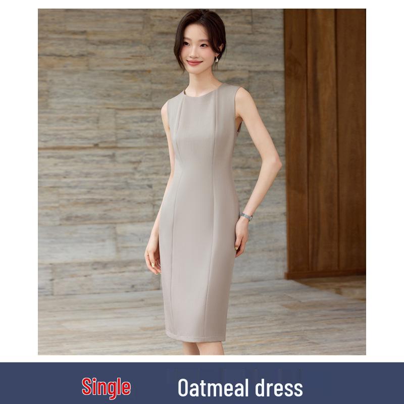 Профессиональный костюм-двойка для бизнеса или салонной носки