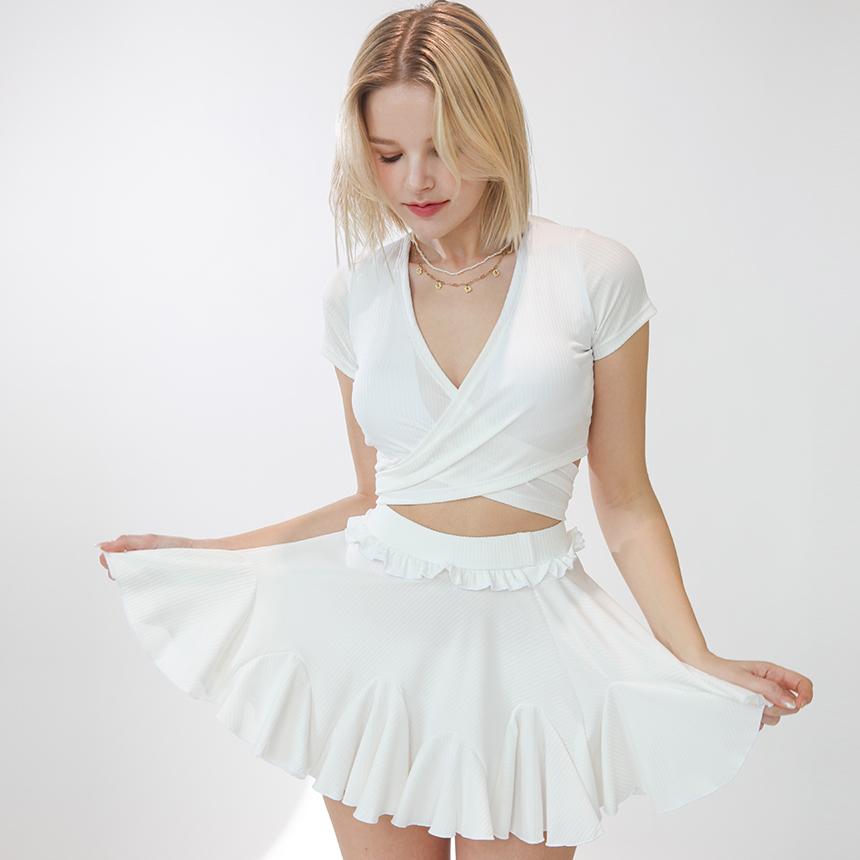 Белый ребристый купальник с короткими рукавами и юбкой-бандажом из двух частей