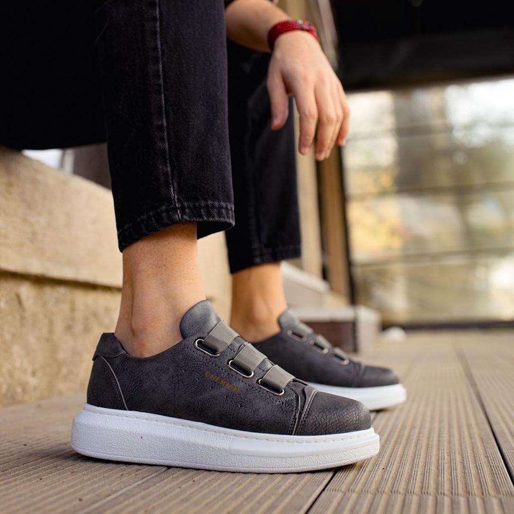 Chekich Мужская обувь Кроссовки белого цвета из искусственной кожи Летний сезон на резинке Удобные модные спортивные легкие дышащие CH253