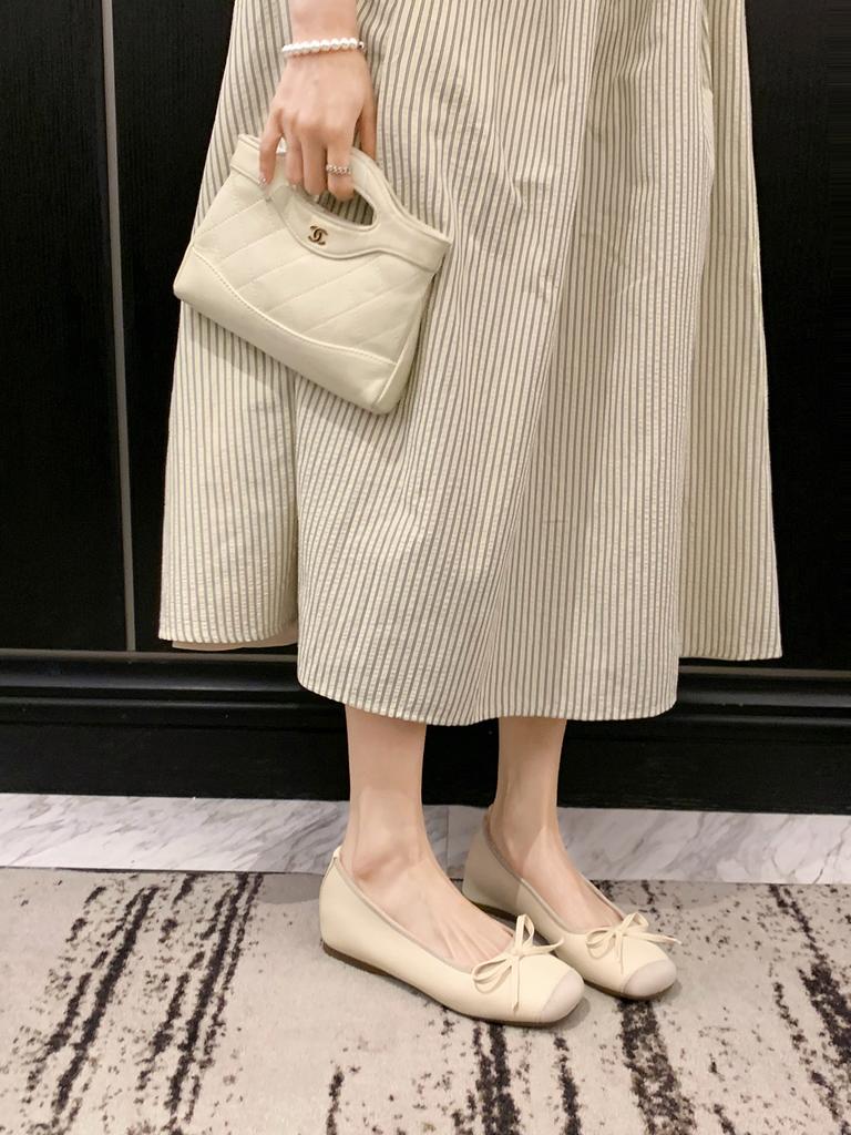 Версия из овчины~ Премиальные серебристые кожаные тапочки с внутренней танкеткой женские летние с бантом, с закрытым носком, на толстой подошве, полутапочки-сандалии