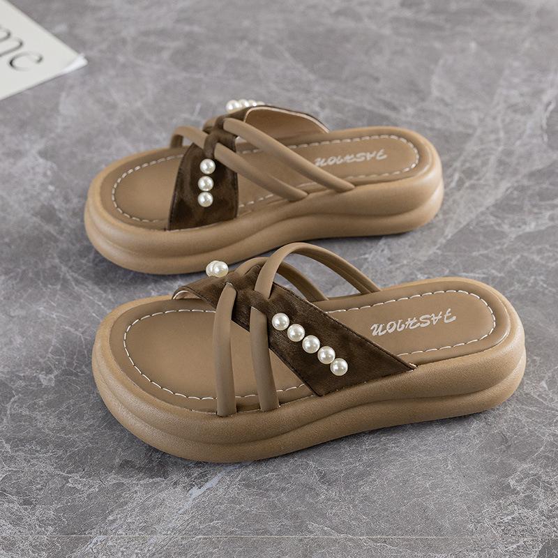Женские тапочки на толстой подошве с жемчугом высокой ценности для ношения 2025 лето новый сказочный стиль с юбкой удобные шлепанцы-однословки для девушек