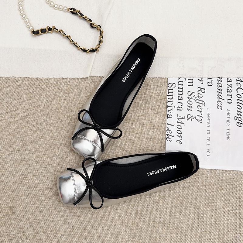Квадратная головка светлый рот одиночные туфли женские летние 2024 плоский носок бант мягкая подошва мягкая поверхность бабушки туфли одна педаль серебристый женские туфли