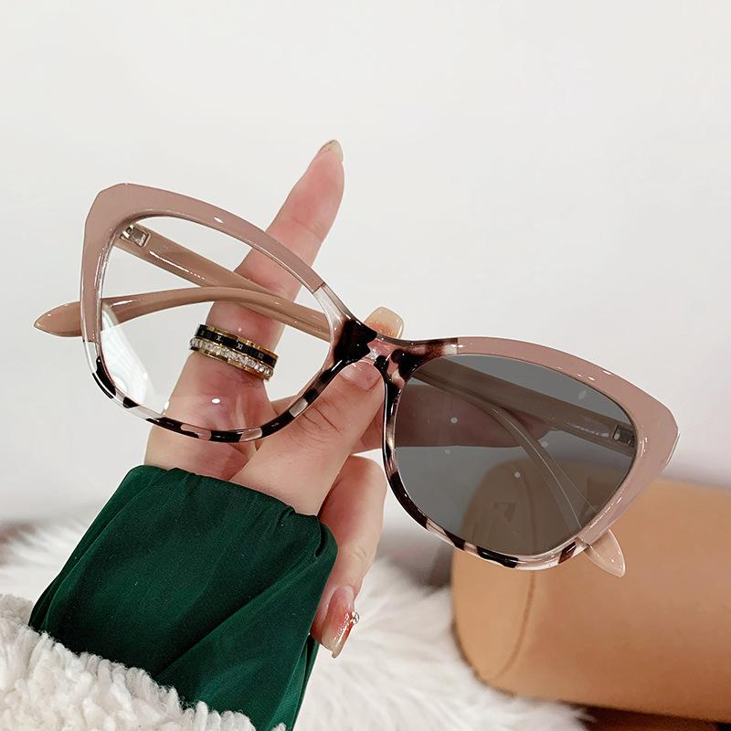 Blue Light Blocking Cat Eye Glasses Gradient Color Fashion TR90 Frame Women Luxury Designer Eyeglasses Ladies Optical Frame