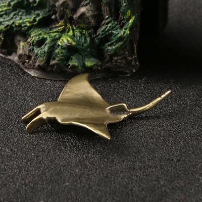 Латунный дьявол рыба маленький орнамент манта животное чай питомец домашний стол украшения медные фигурки коллекция