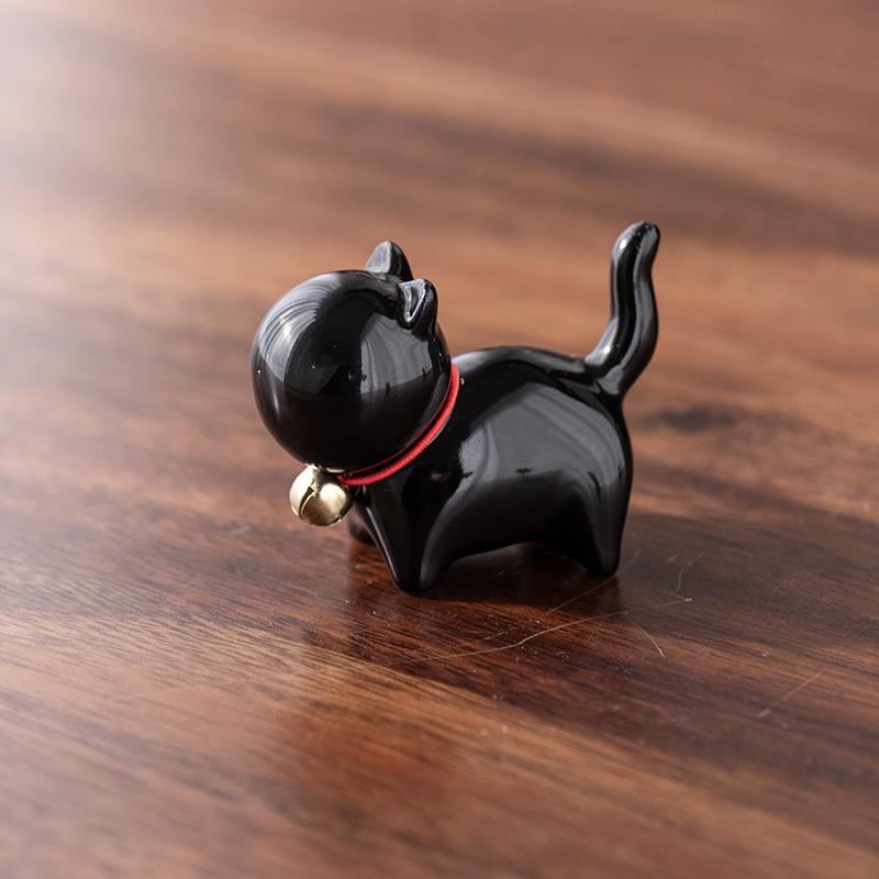 Маленькая милая фигурка чайного питомца кота в китайском стиле с керамической подставкой для кисточки для чая в виде кота