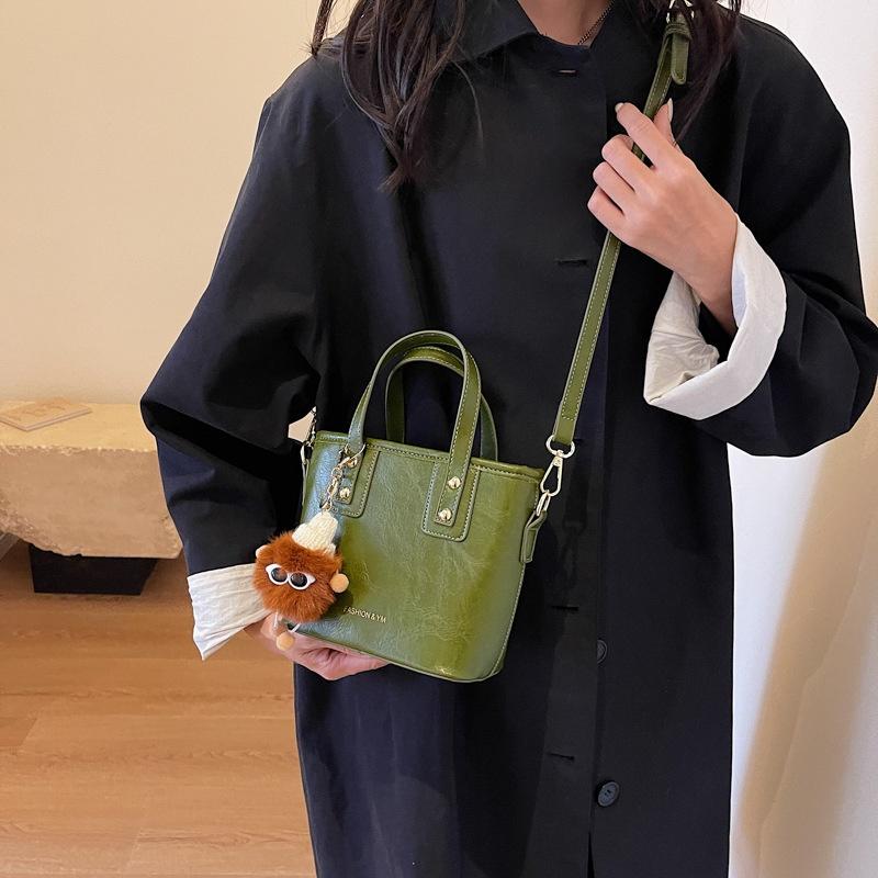 IELGY Fashionable Versatile Shoulder Messenger Bag, Textured Explosive Portable Bucket Bag