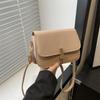 Retro Commuting Texture Lock Single Shoulder Messenger Bag Women'S Spring Versatile Temperament Small Square Bag