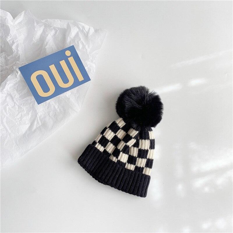 Простая шапочка для малышей в стиле ретро, европейский стиль, вязаная крючком шапка с клетчатой доской для детей, для мальчиков и девочек, осенне-зимняя вязаная плюшевая шапка с шариком