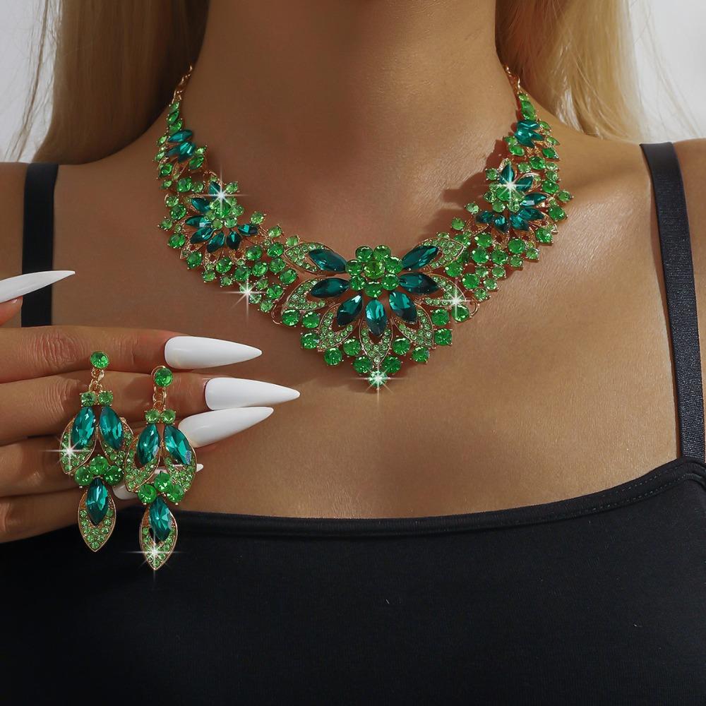 Exquisite Rhinestone Jewelry Set Crystal Crystal Necklace Set Necklace Earrings Set Banquet