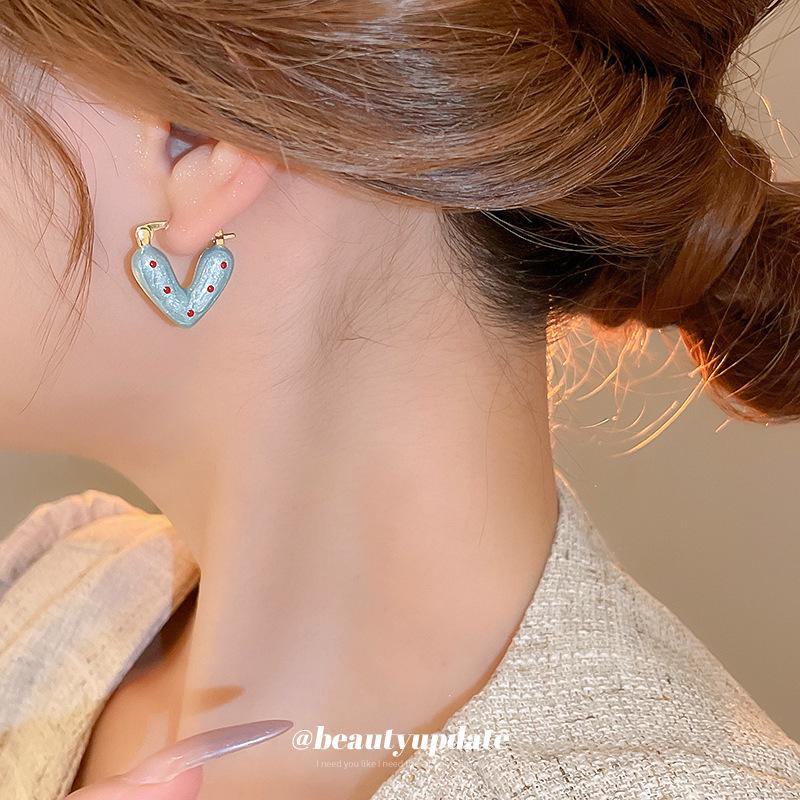 «Серьги-сердечки из серебра 2024 года: Красный и синий горошек, милый и шикарный стиль для повседневной носки.