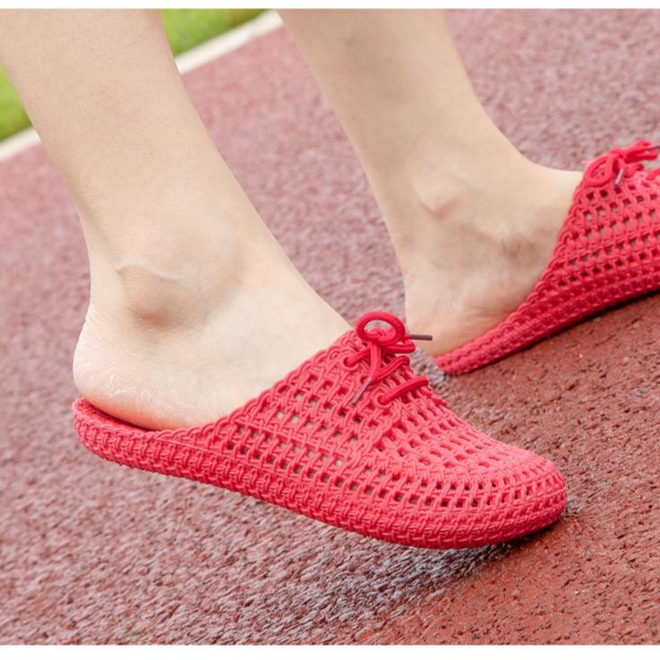 Закажите на размер больше женские модные тапочки с выемками водонепроницаемые пляжные тапочки удобные плоские тапочки