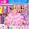 Принцесса маленькая девочка играет в домик детская игрушка одежда для кукол