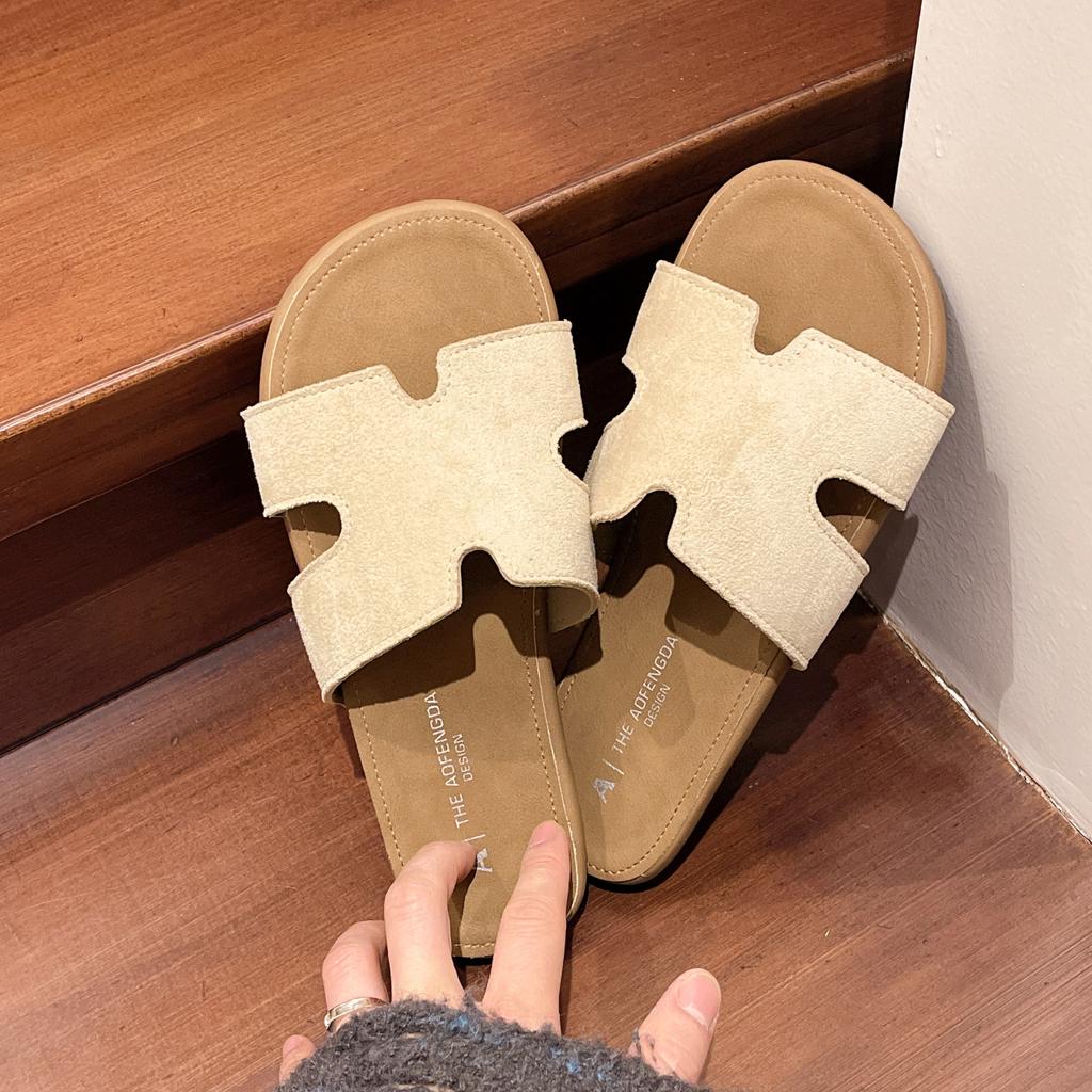 Модные брендовые тапочки с плоским дном, красивые, классные, женская летняя одежда 2025 года, новые, высококачественные, с мягкой подошвой, для морского пляжа, одно слово, перетаскивание