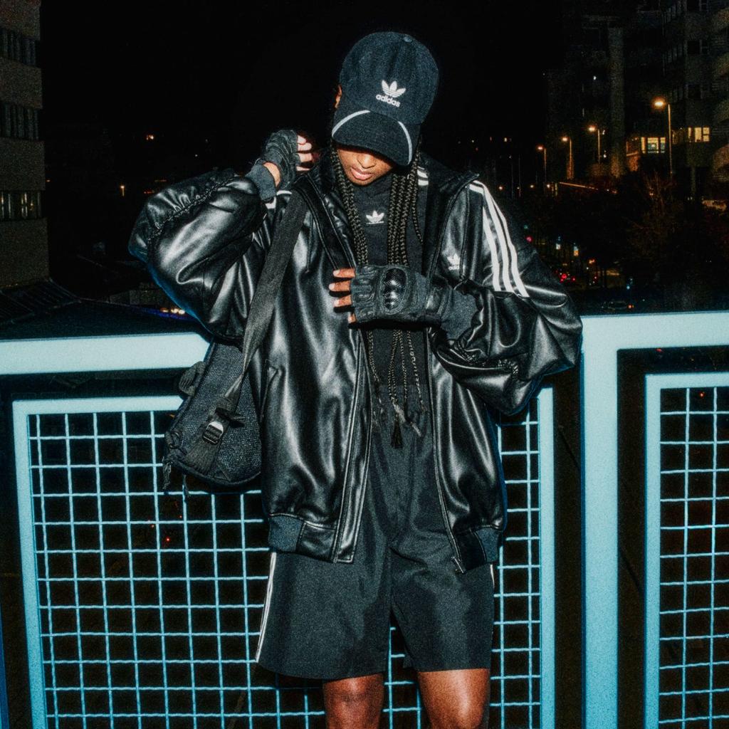 adidas Originals Куртка с капюшоном на боковой молнии и шнурком Женская верхняя одежда черного цвета IV9328