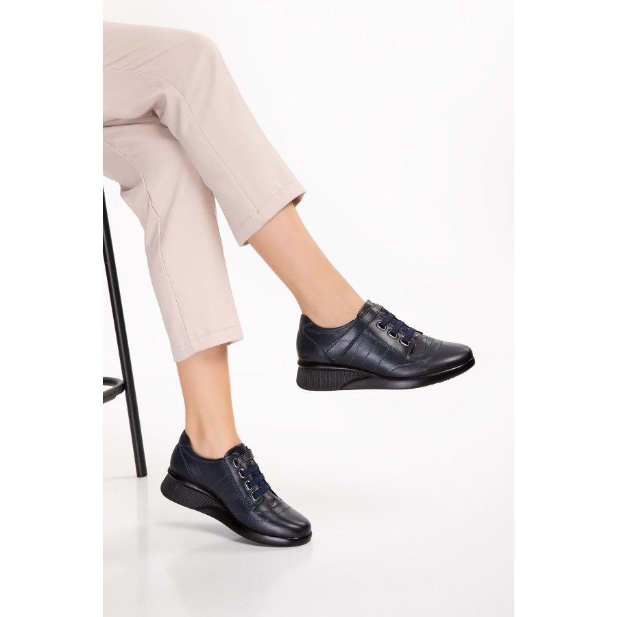 Женская удобная обувь из натуральной кожи с анатомической подошвой