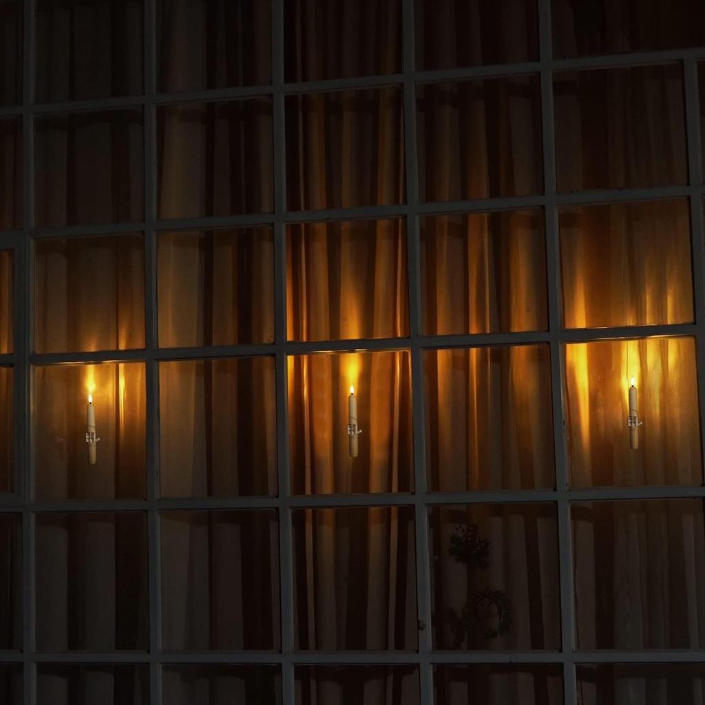 Набор из 6 оконных свечей с датчиком «от заката до рассвета» на присосках, подсвечники цвета слоновой кости в полоску, рождественские оконные свечи в виде римских колонн, работающие от батареек