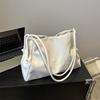 Женская сумка нишевый дизайн ранняя весна новая текстура облако сумка-тоут простая сумка подмышки сумка-тоут для поездок на работу прилив