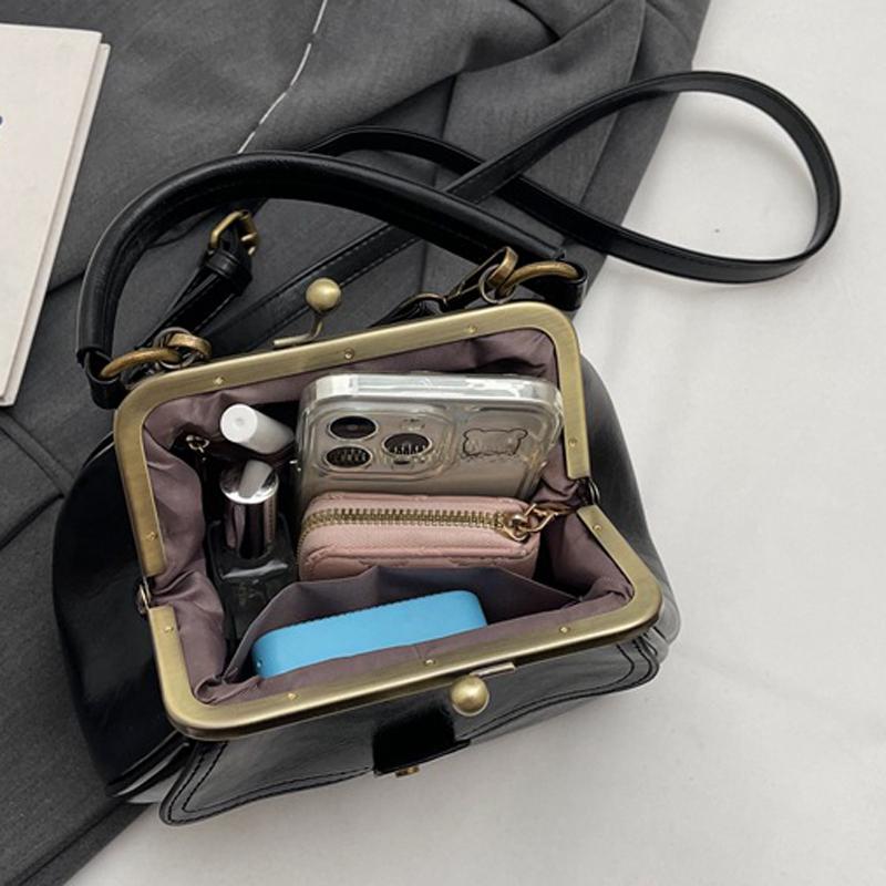 High Quality Handbag for Women 2024 New Retro and Fashionable Single Shoulder Shell Bag Niche Clip Crossbody Bag