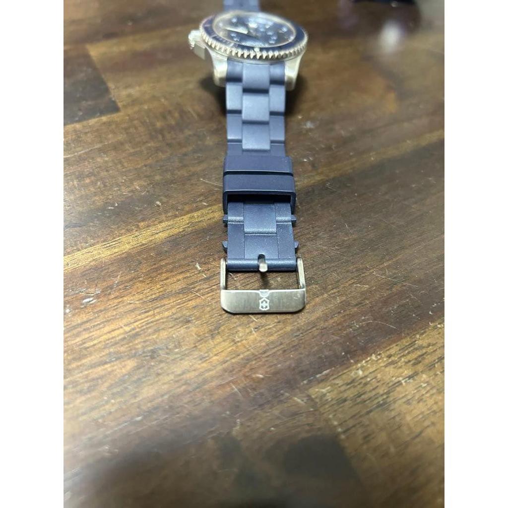 Подержанные дайверские часы Victorinox Maverick синие