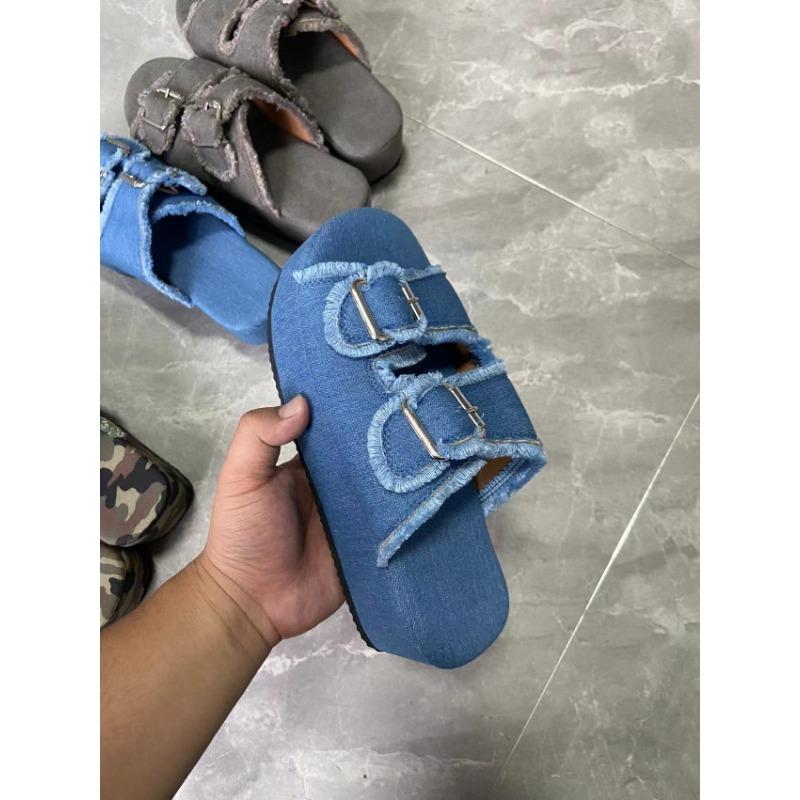 Большие сандалии с пряжкой на ремне из джинсовой ткани и жатым ремнем для женщин, которые носят тапочки на толстой подошве снаружи
