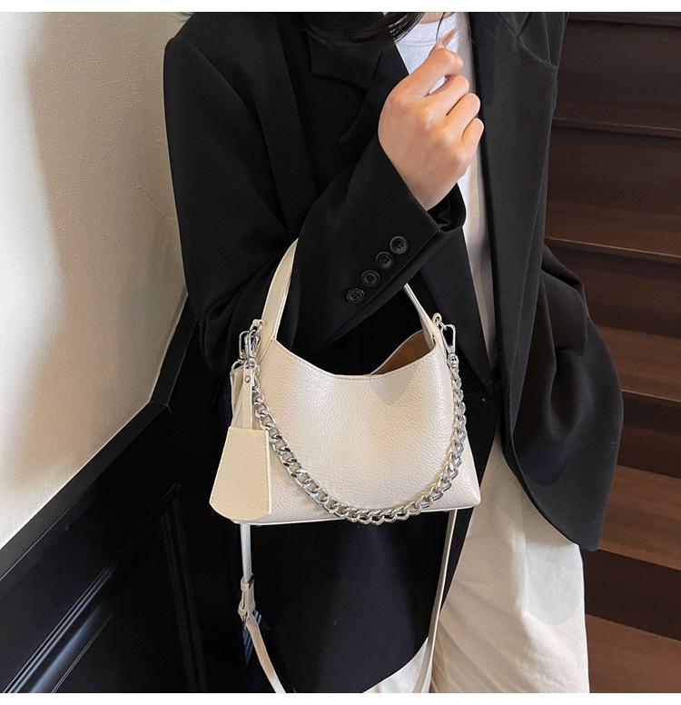 2025 European and American Style New Women's Bag Fashionable Underarm Bag Simple Bag Chain Handbag Casual Large-capacity Tote Bag