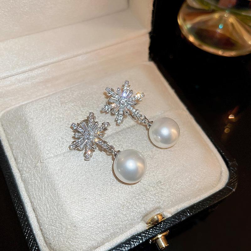 Christmas Shiny Rhinestone Pearl Snowflake Drop Earrings Stud for Women Crystal Zircon Dangle Earrings Party Jewelry Gift