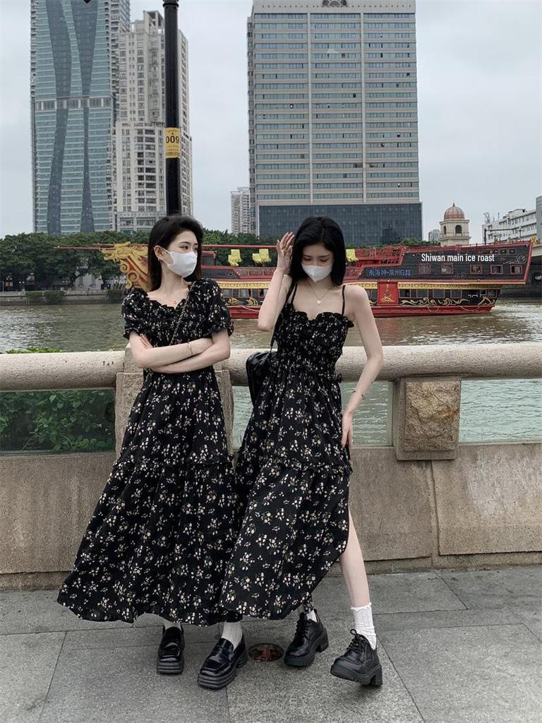 Летнее платье из шифона с цветочным принтом для женщин - дизайн 2025 года с утягивающей талией, разрезом и квадратным вырезом горловины