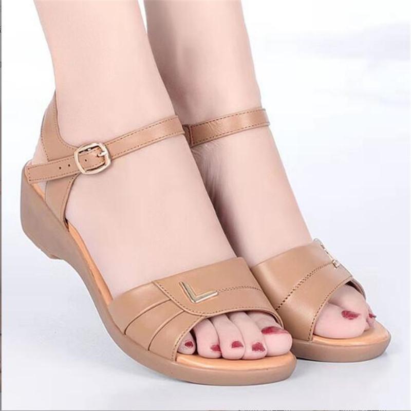 Летние женские сандалии Модные босоножки на танкетке с мягкой подошвой Удобные повседневные туфли для мам с открытым носком Женские сандалии на плоской подошве