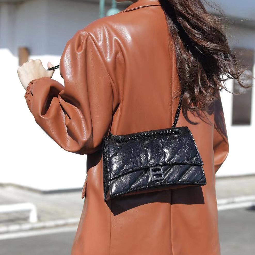 Сумка из коровьей кожи с плиссировкой в форме песочных часов и бриллиантами, весна/лето 2023 г., с пряжкой-цепочкой в форме буквы B — женская сумка через плечо/через плечо