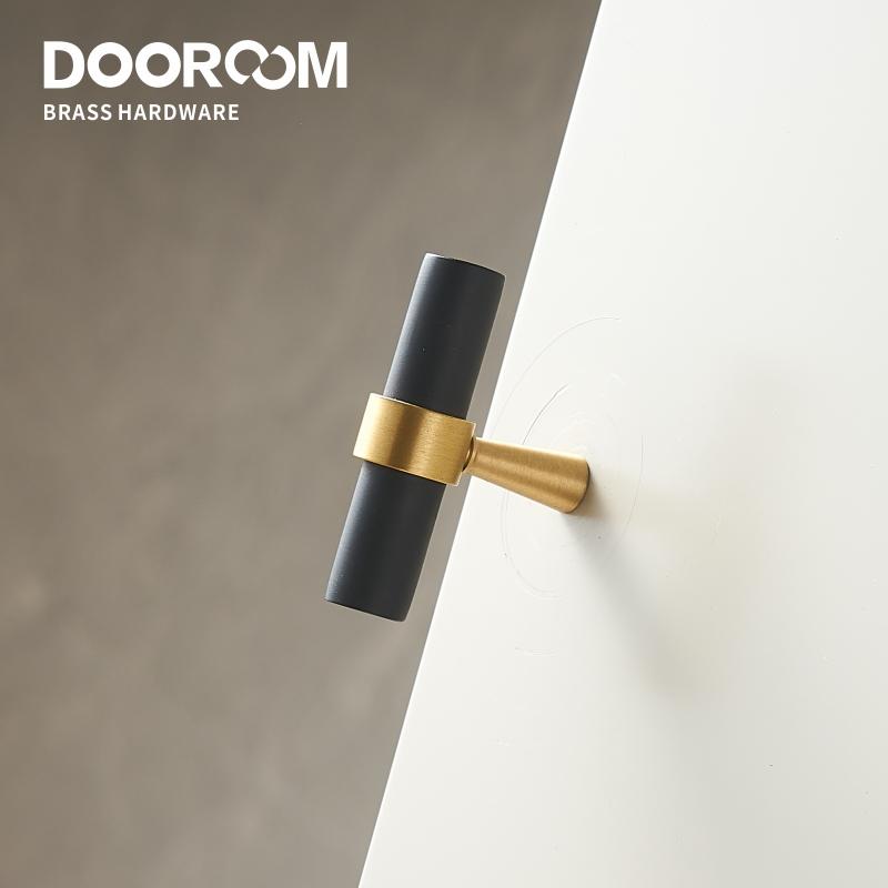 Dooroom Латунные мебельные ручки Т-образные Легкая роскошь Мода Черное золото Серебро Шкаф Комод Буфет Шкафчик Ручки для ящиков