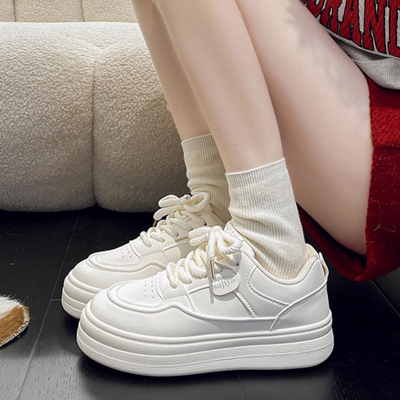 Новые модные белые кроссовки на толстой подошве для женщин 2024 года, осенние вулканизированные туфли на толстой подошве, женские кроссовки из искусственной кожи на платформе
