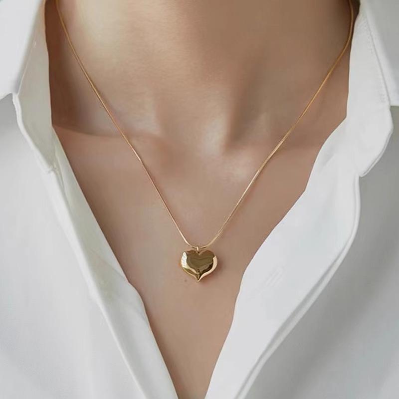 18K Gold-Plated Titanium Heart Necklace for Women - Luxurious, Durable, and Versatile Accessory